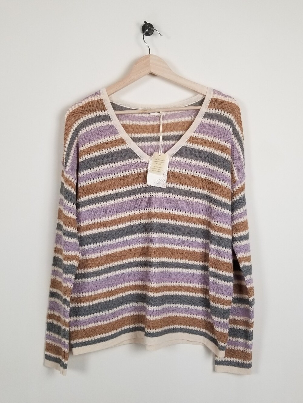 Hem & Thread Striped V-Neck Sweater Size Large NWT